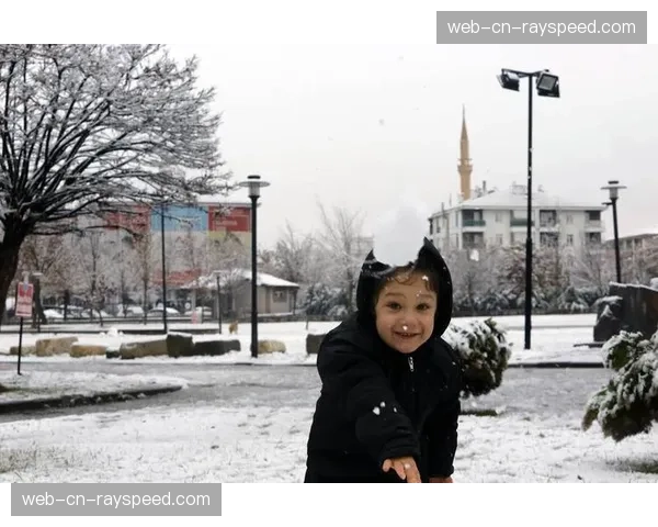 现场报道:土耳其观众在UFC安卡拉站展现极高热情与观赛礼仪 现场报道:土耳其观众在UFC安卡拉站展现极高热情与观赛礼仪