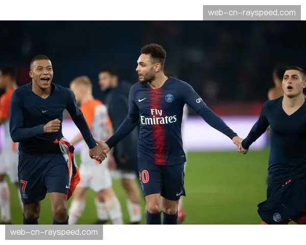 转会传闻：巴黎圣日耳曼加入对勒沃库森中场维尔茨的争夺