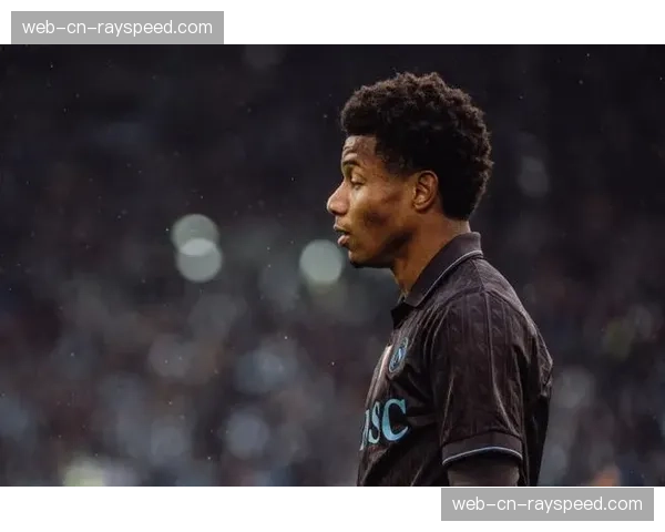 伤情通报：拉齐奥后卫因伤被担架抬离场地，具体伤情待检查